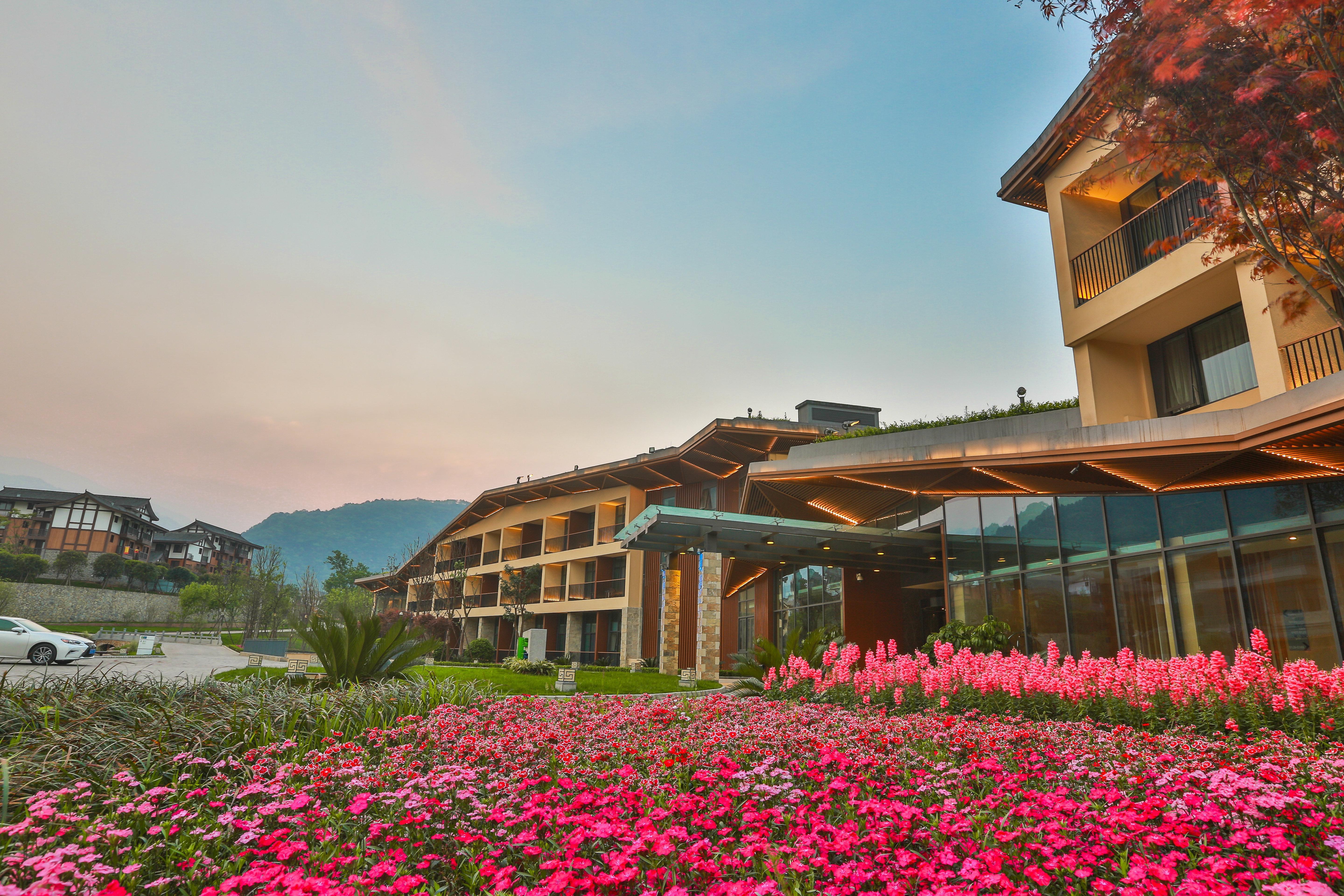Holiday Inn Express Emei Mountain By Ihg Эмэйшань Экстерьер фото
