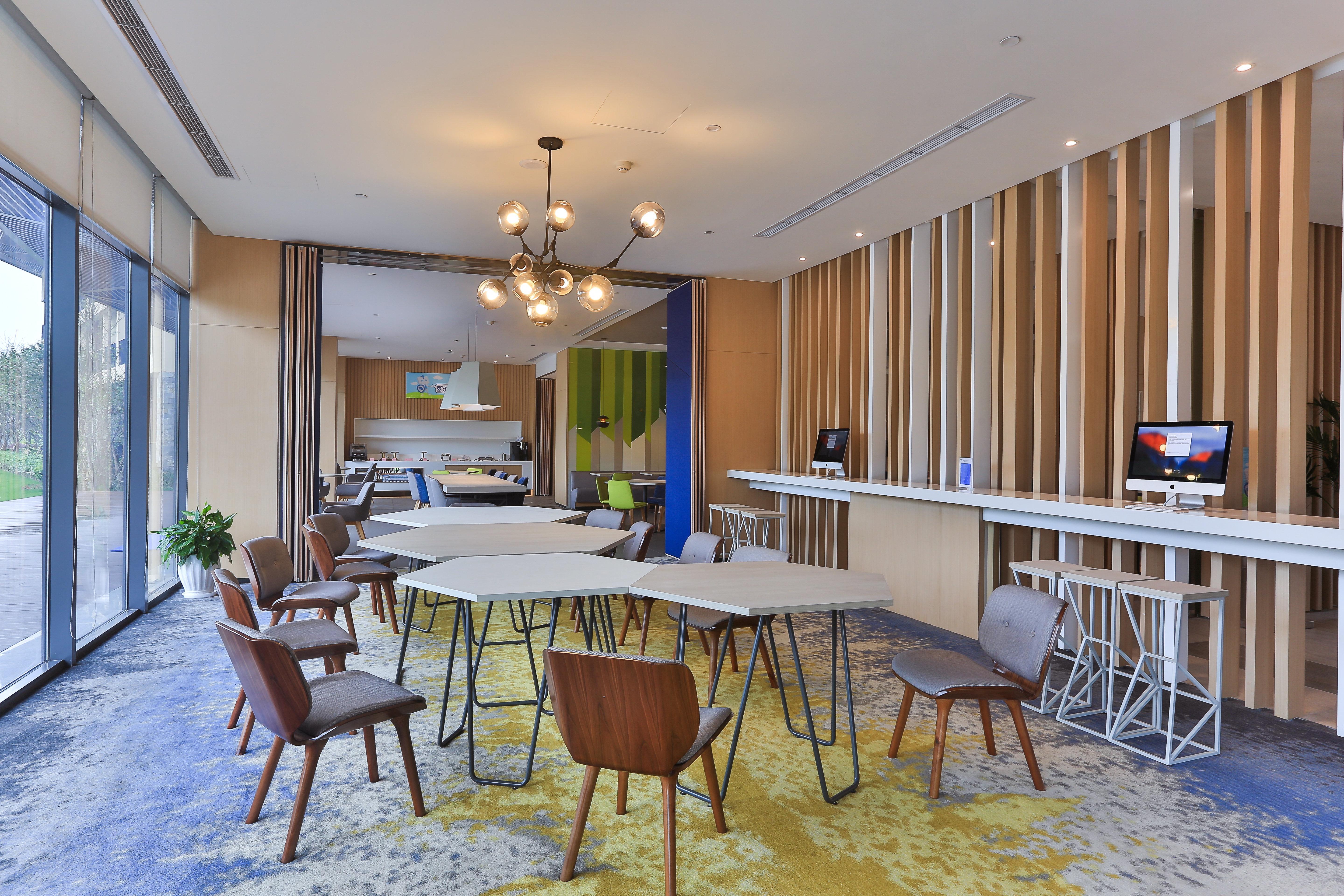 Holiday Inn Express Emei Mountain By Ihg Эмэйшань Экстерьер фото