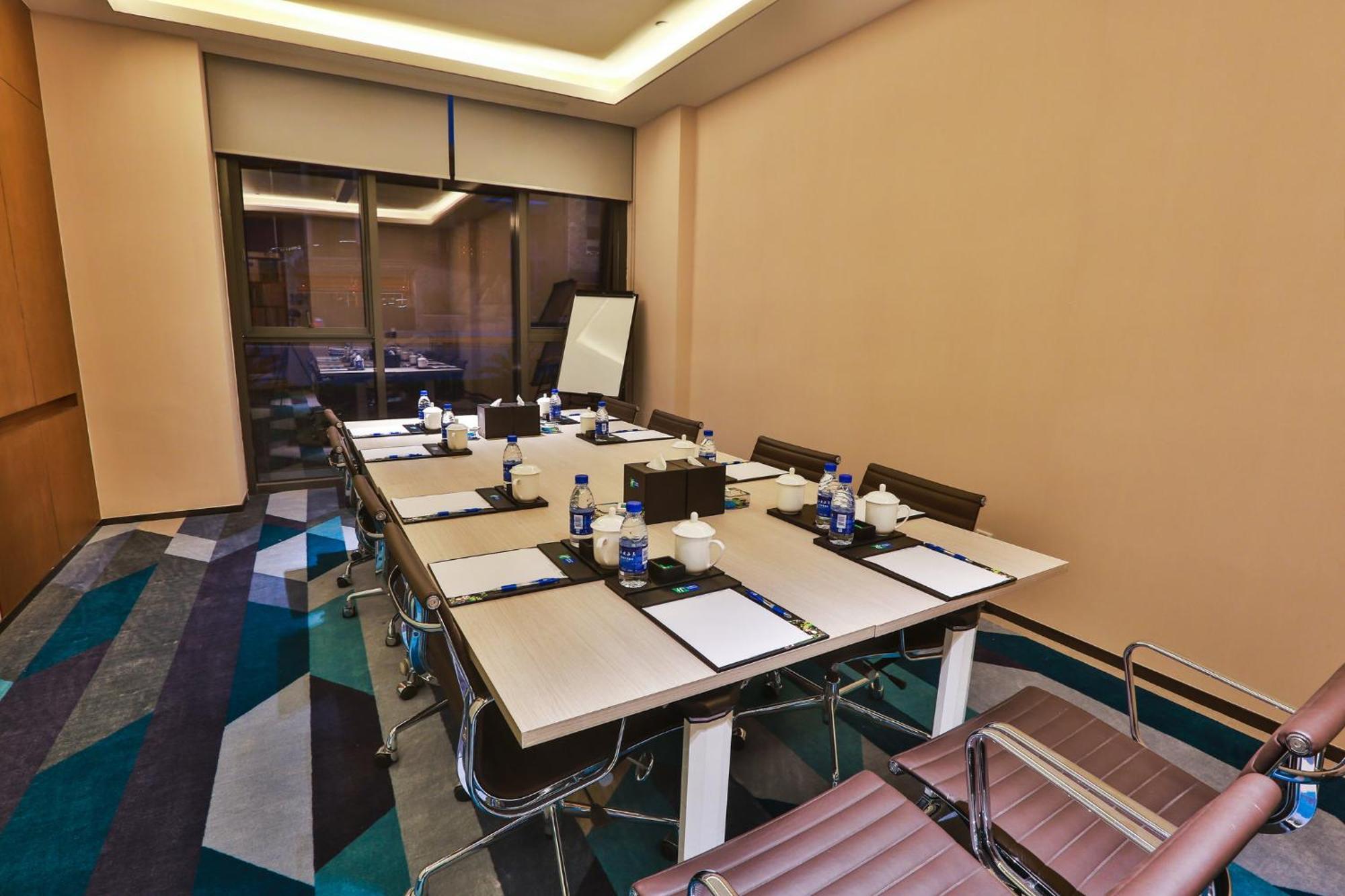 Holiday Inn Express Emei Mountain By Ihg Эмэйшань Экстерьер фото